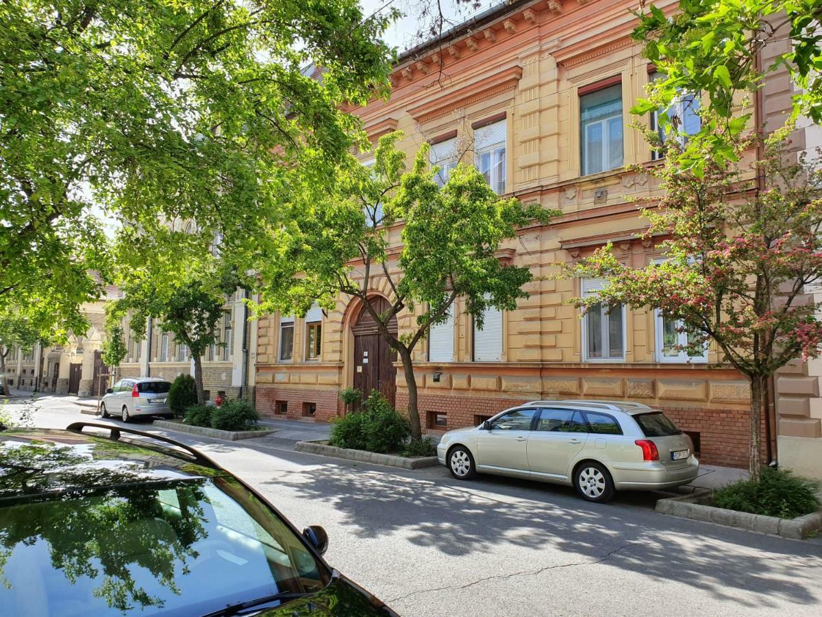 Szandi Belvarosi Apartman Szeged Eksteriør bilde